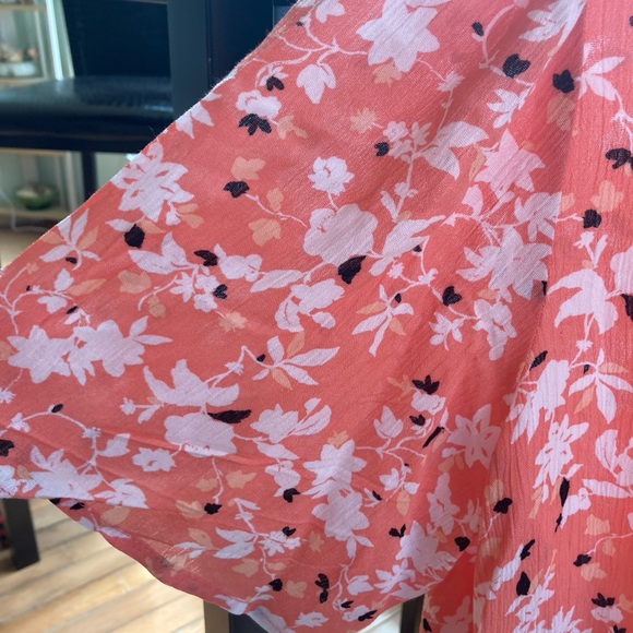 NWOT Adrienne Vittadini floral flutter short sleeve blouse - Picture 6 of 13